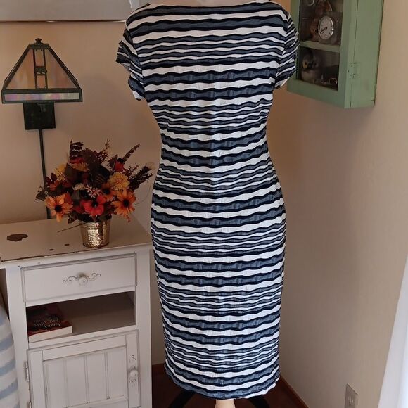 Sharagano Textured Sheath  Dress - Picture 5 of 8